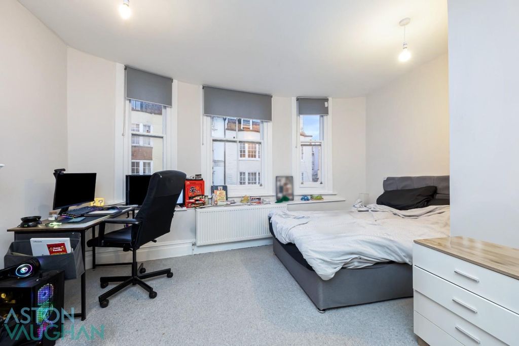 Additional image 4 of 3 bed flat to rentSt James Street, Brighton BN2
