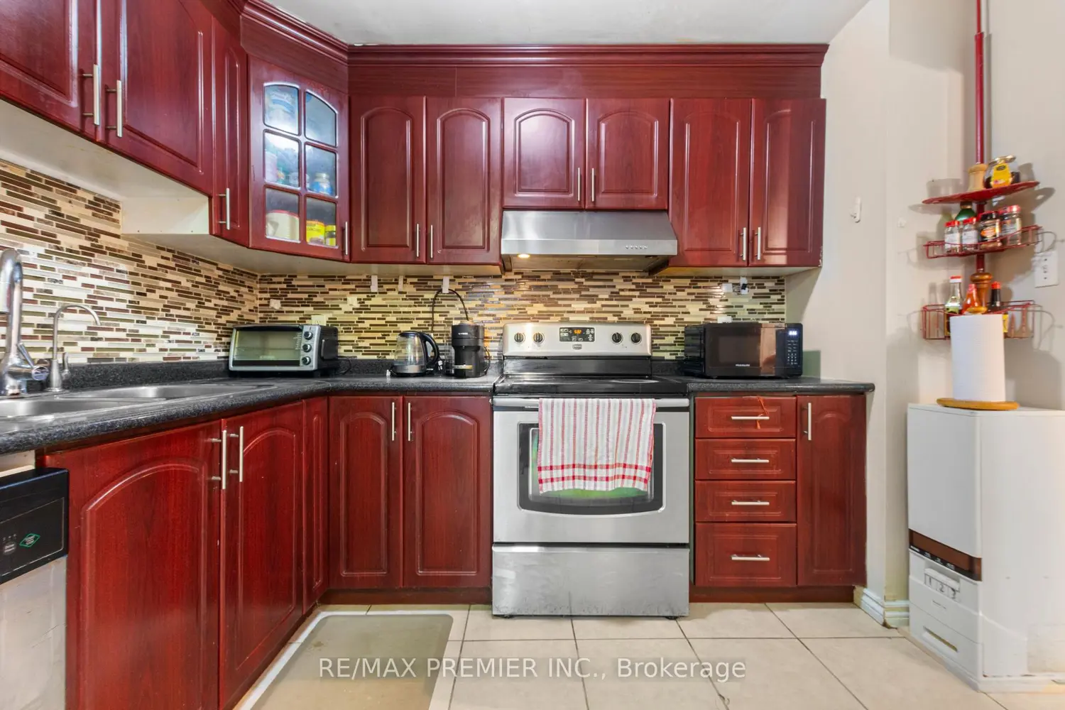 Additional image 7 of 1605 Albion Road 292