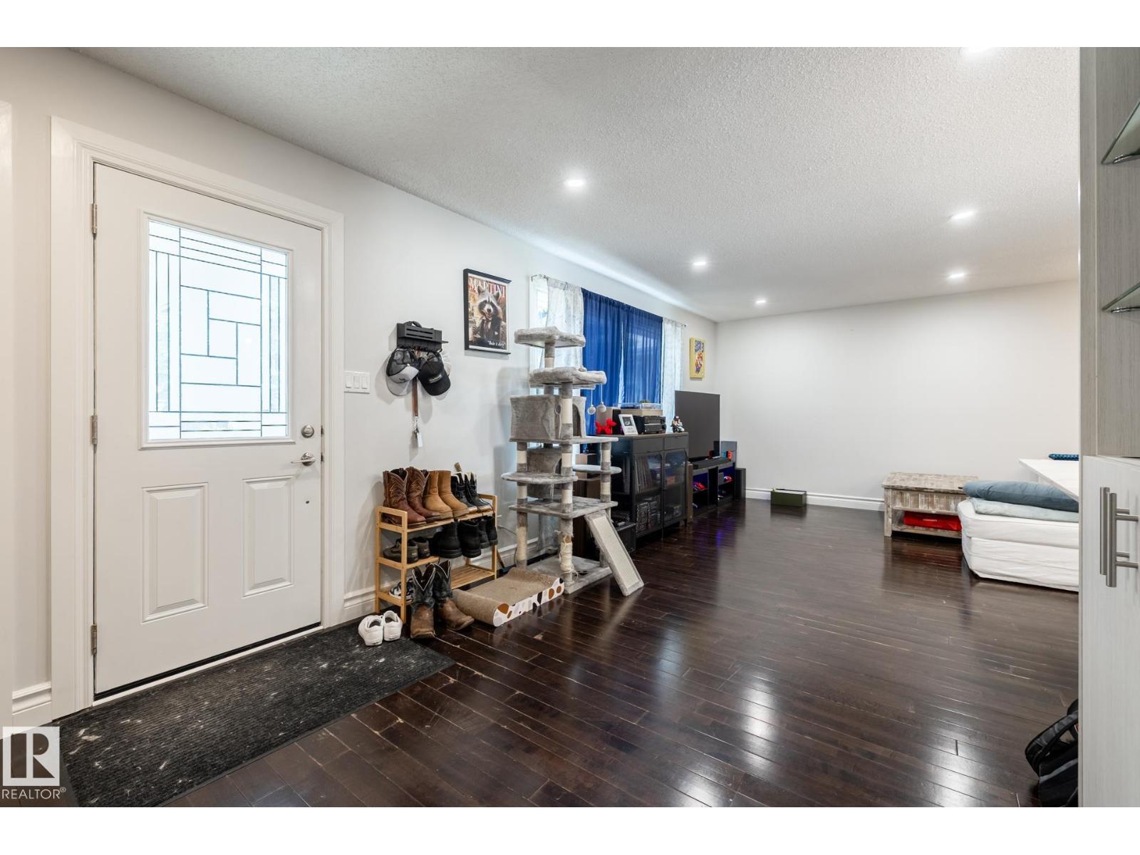 Additional image 4 of 3004 68 Street NW, Edmonton, AB, T6K1N6