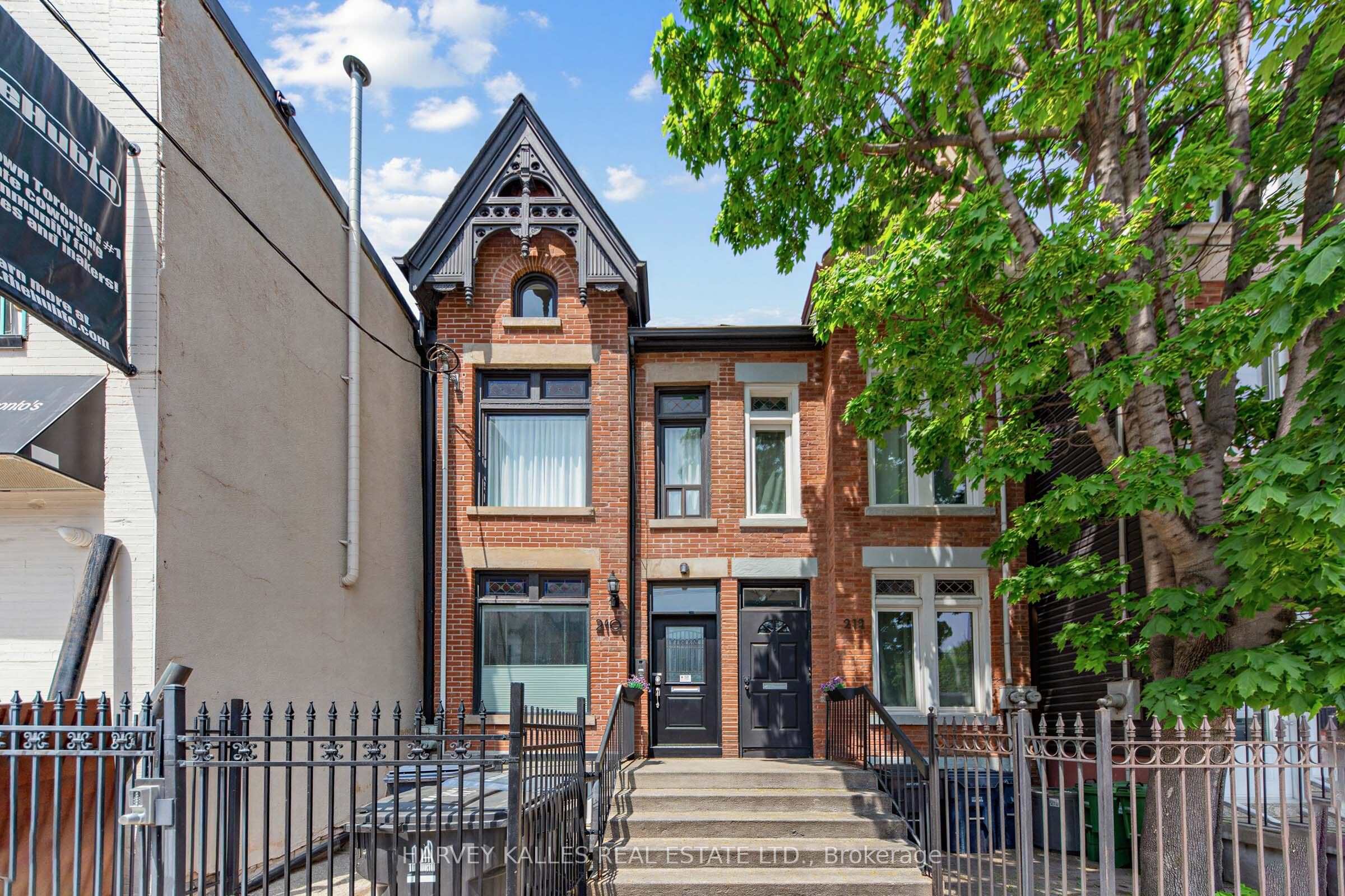 210 Gerrard Street E, Toronto, ON, M5A 2E6