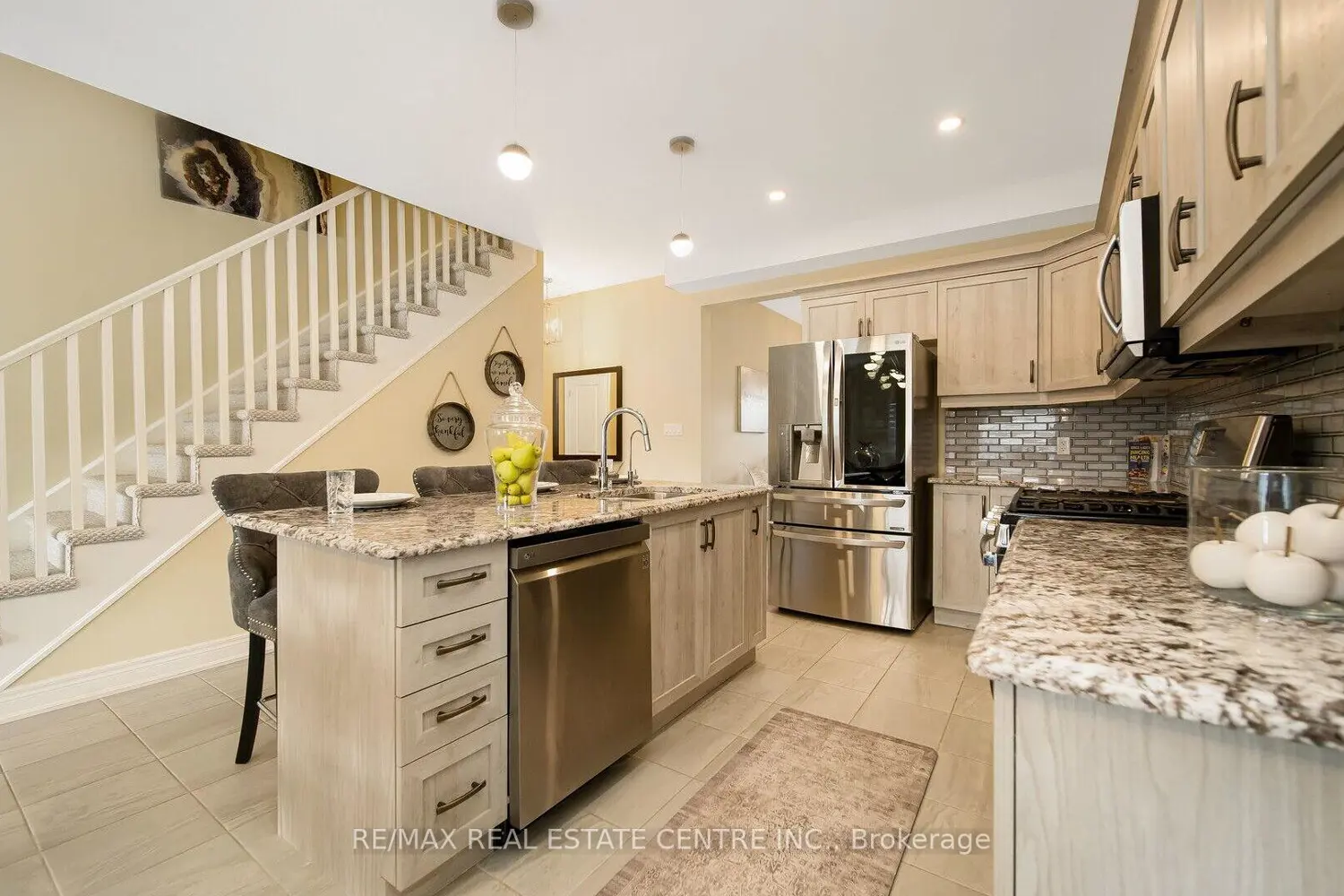Additional image 5 of 869 Burwell Street