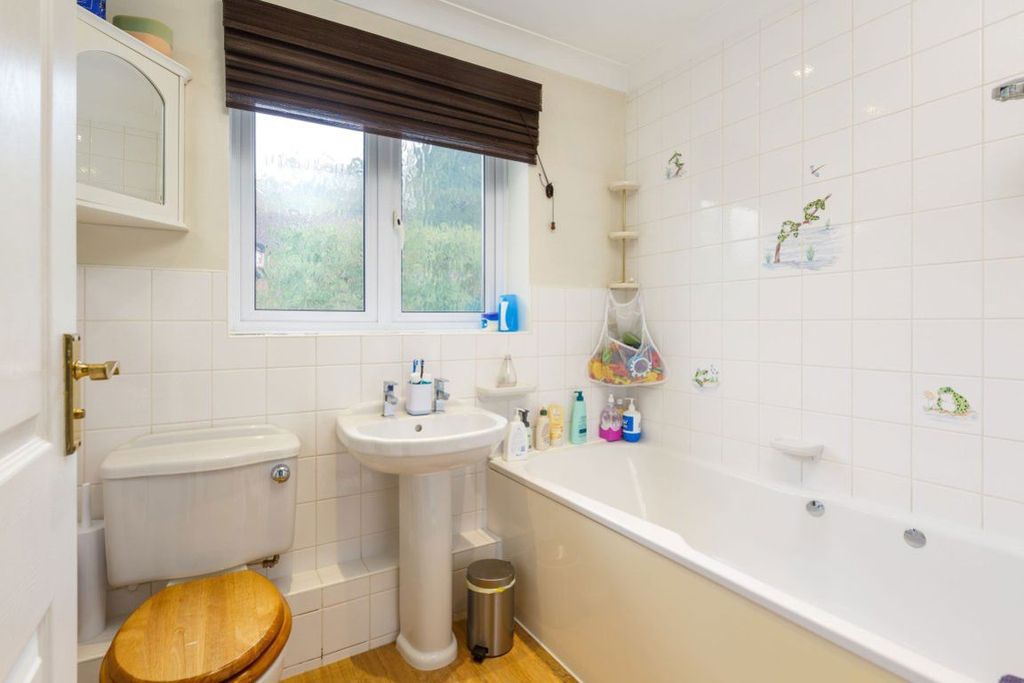 Additional image 13 of 4 bed detached house to rentCharterhouse Drive, Sevenoaks TN13