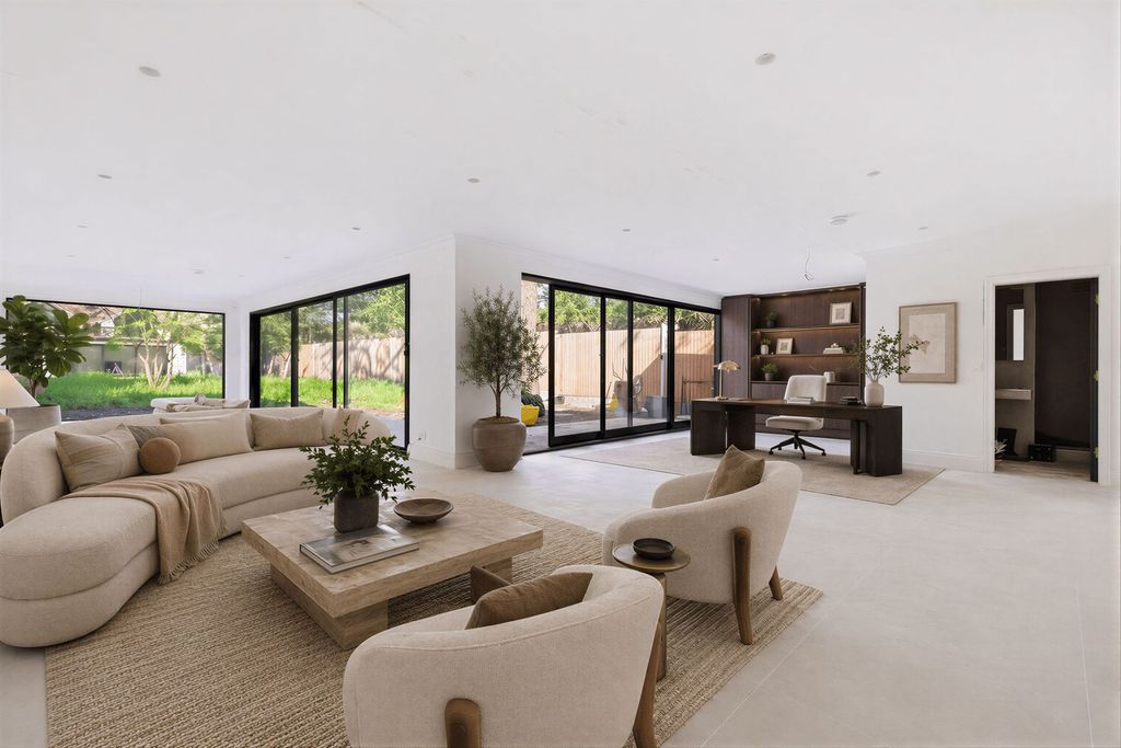 Additional image 18 of 4 bed detached bungalow to rentTomswood Road, Chigwell IG7