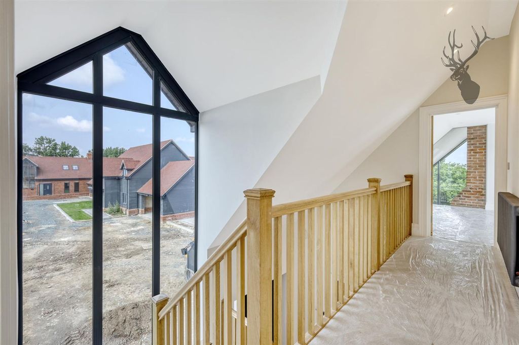 Additional image 28 of 4 bed detached house to rentMott Street, Loughton IG10
