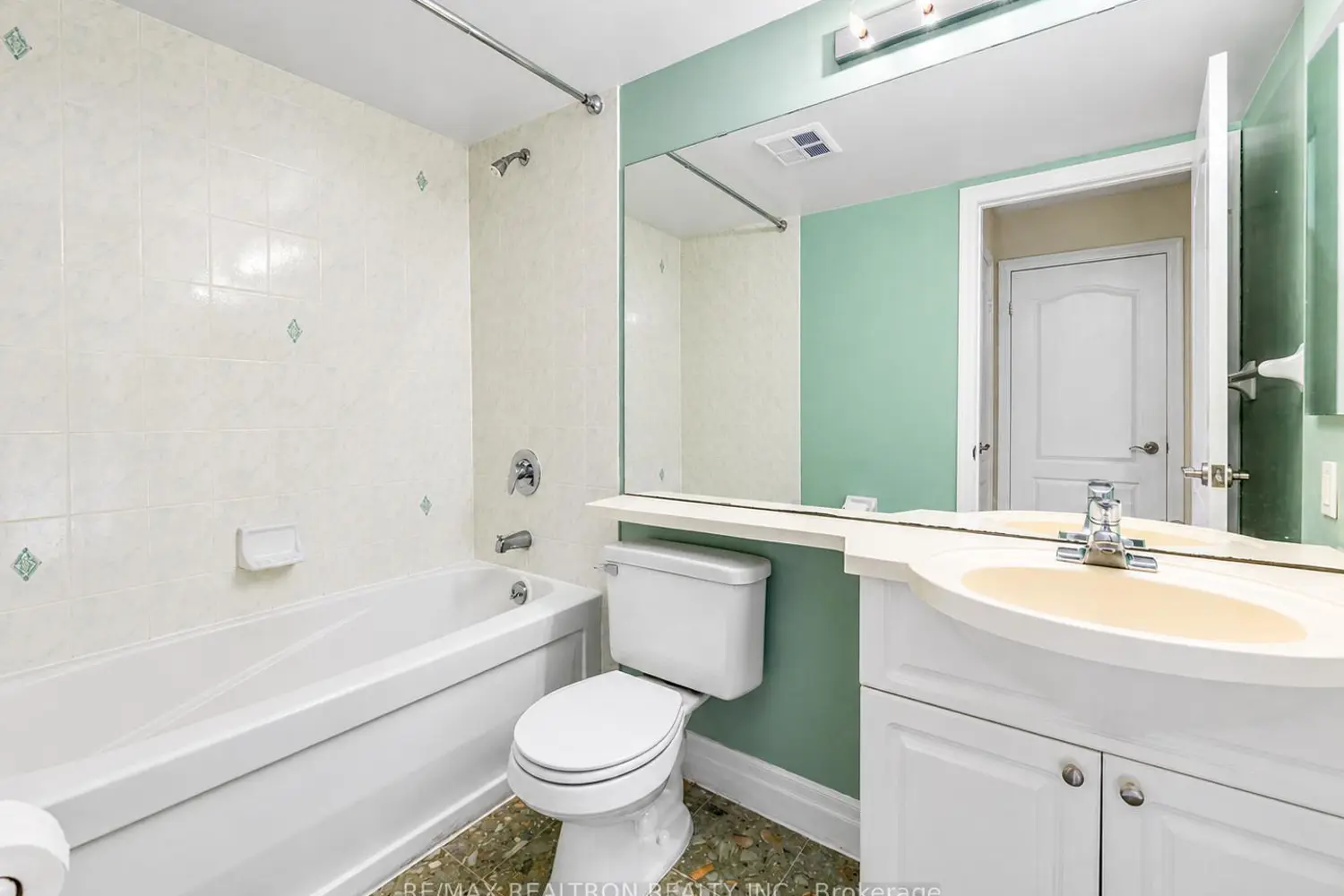 Additional image 9 of 188 Doris Avenue 803