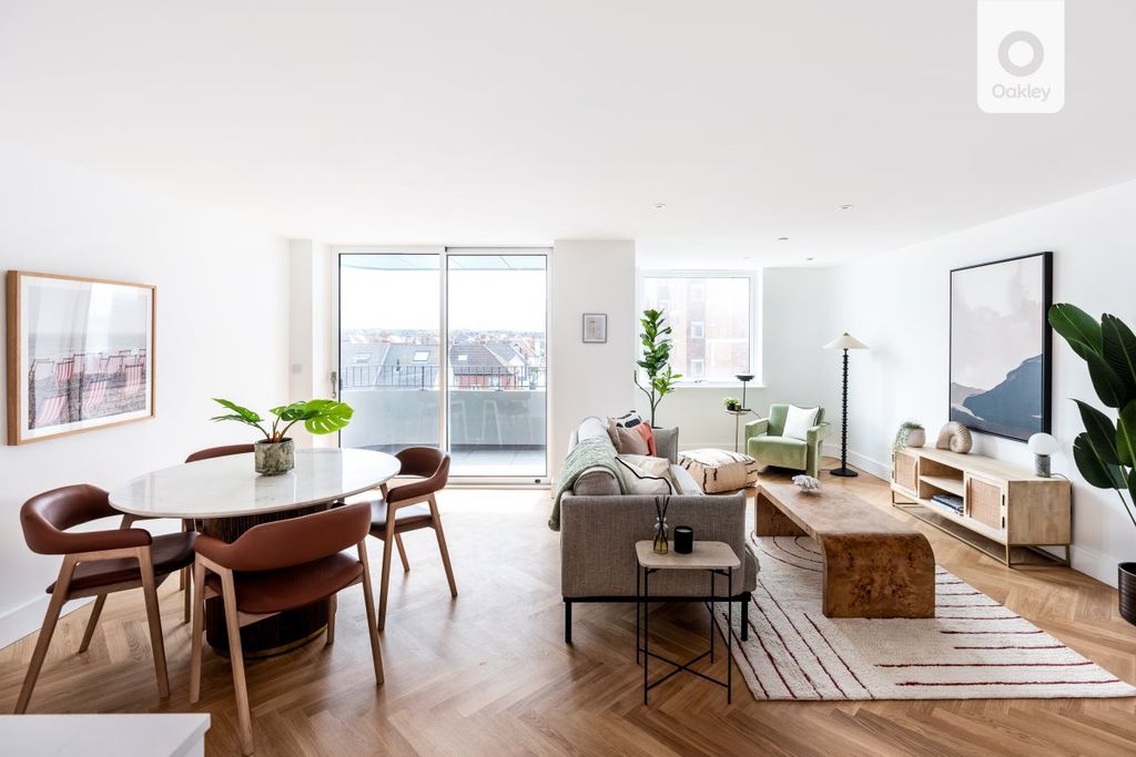 Additional image 2 of 2 bed flat to rent239 Kingsway, Hove BN3