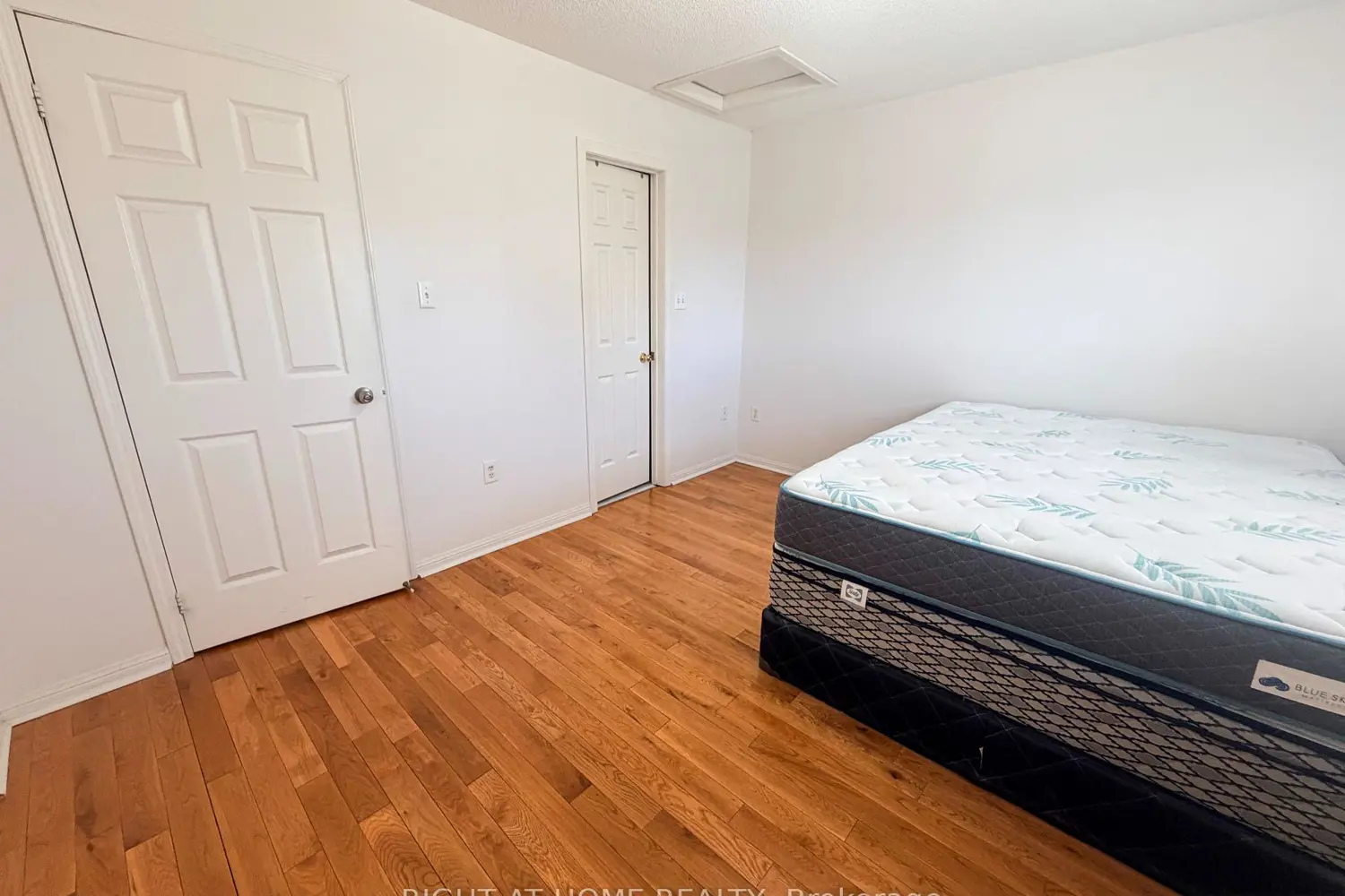 Additional image 16 of 1525 South Parade Court 28