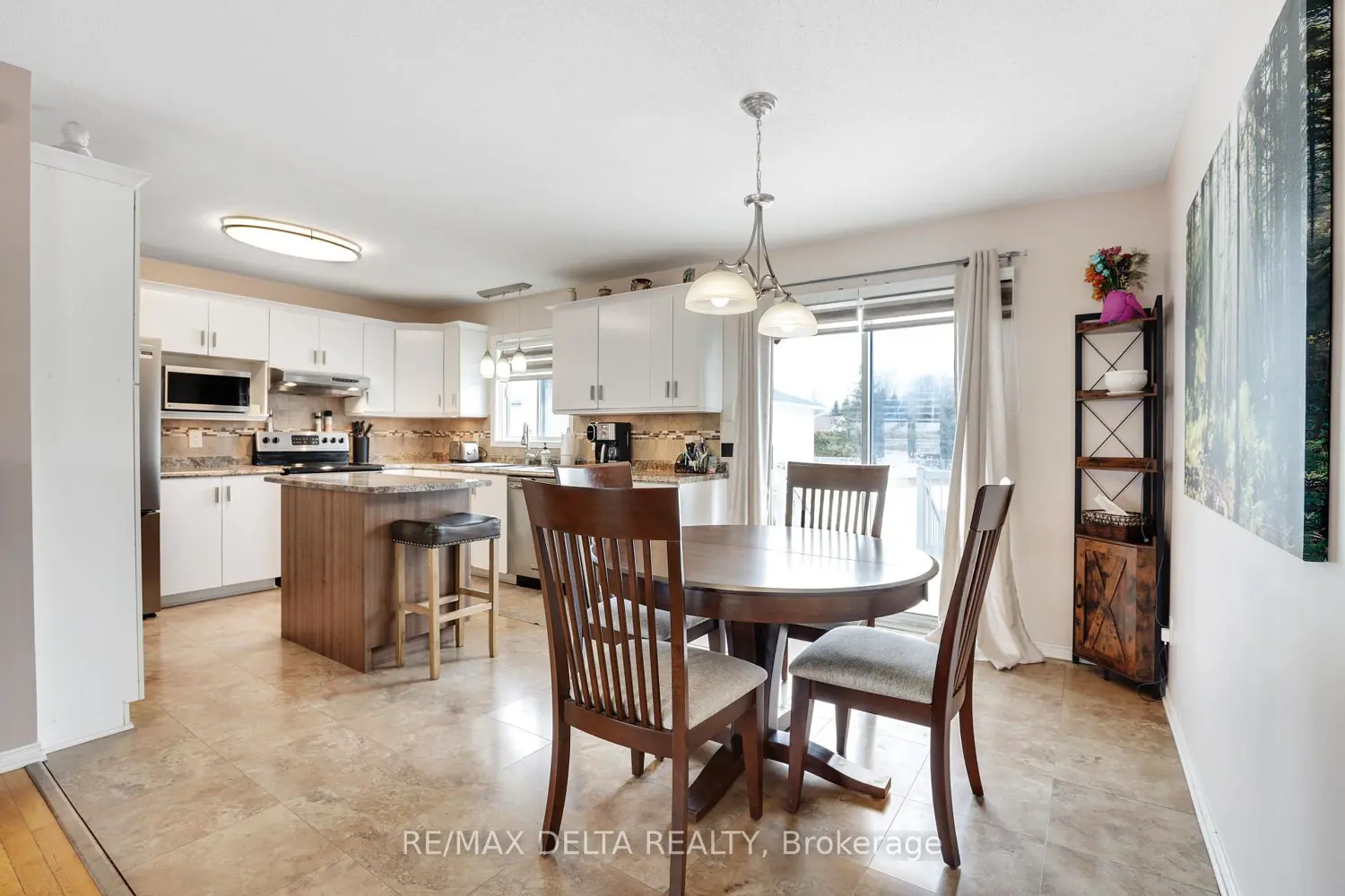 2031 Devine Road photo 2