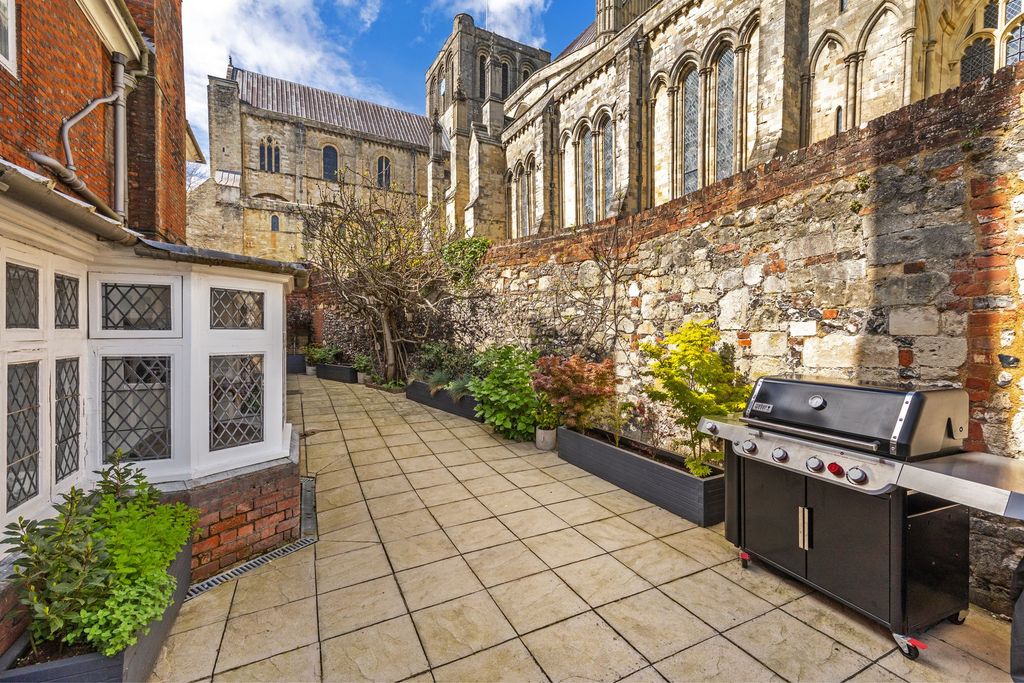 Additional image 11 of 8 bed detached house to rentThe Close, Winchester SO23