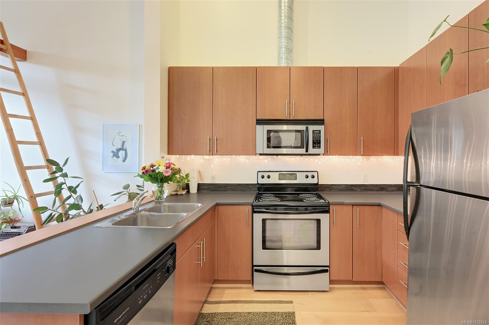 Additional image 6 of 107-797 Tyee Road, Victoria, BC, V9A 7R4