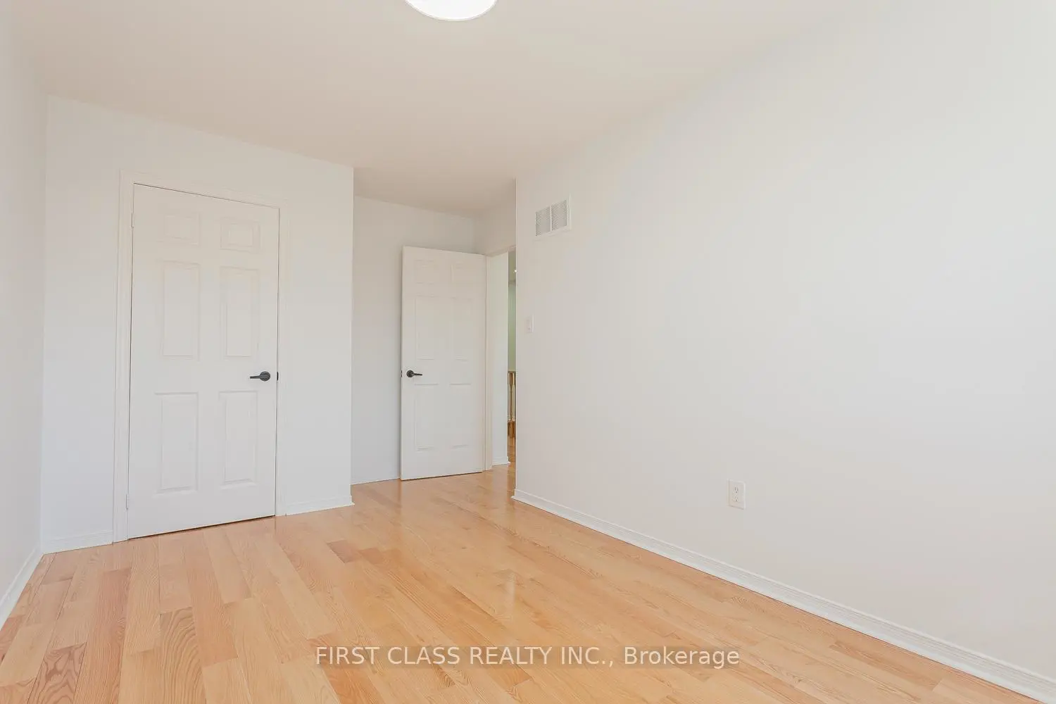 Additional image 12 of 1116 Bur Oak Avenue