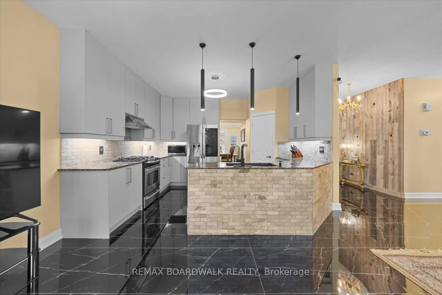 1939 Caprihani Way photo 5