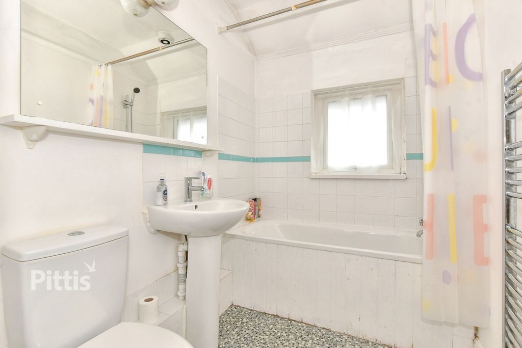 Additional image 8 of 2 bed flat to rentYork Road, Sandown PO36