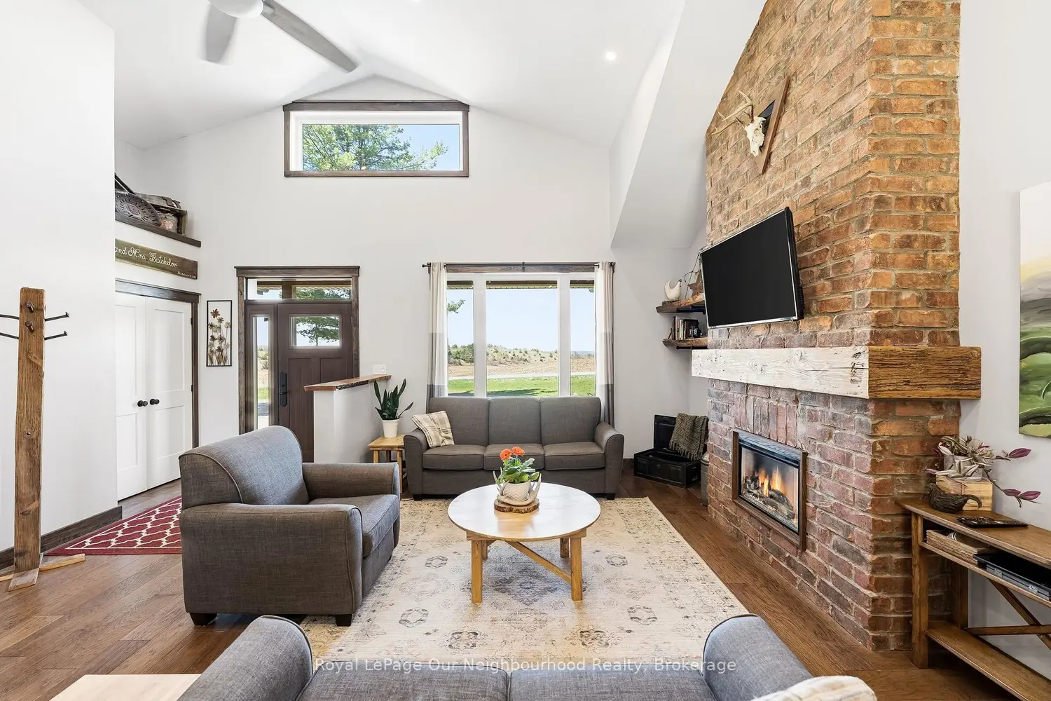 63 Hansen Road photo 3