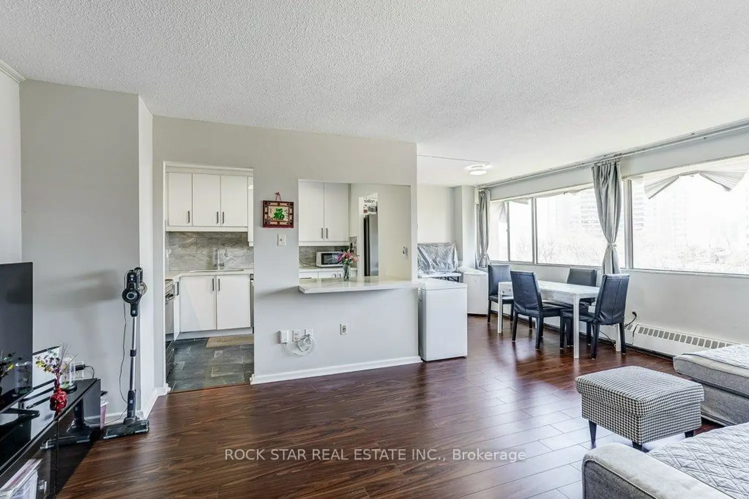 Additional image 4 of 10 Sunny Glenway 708