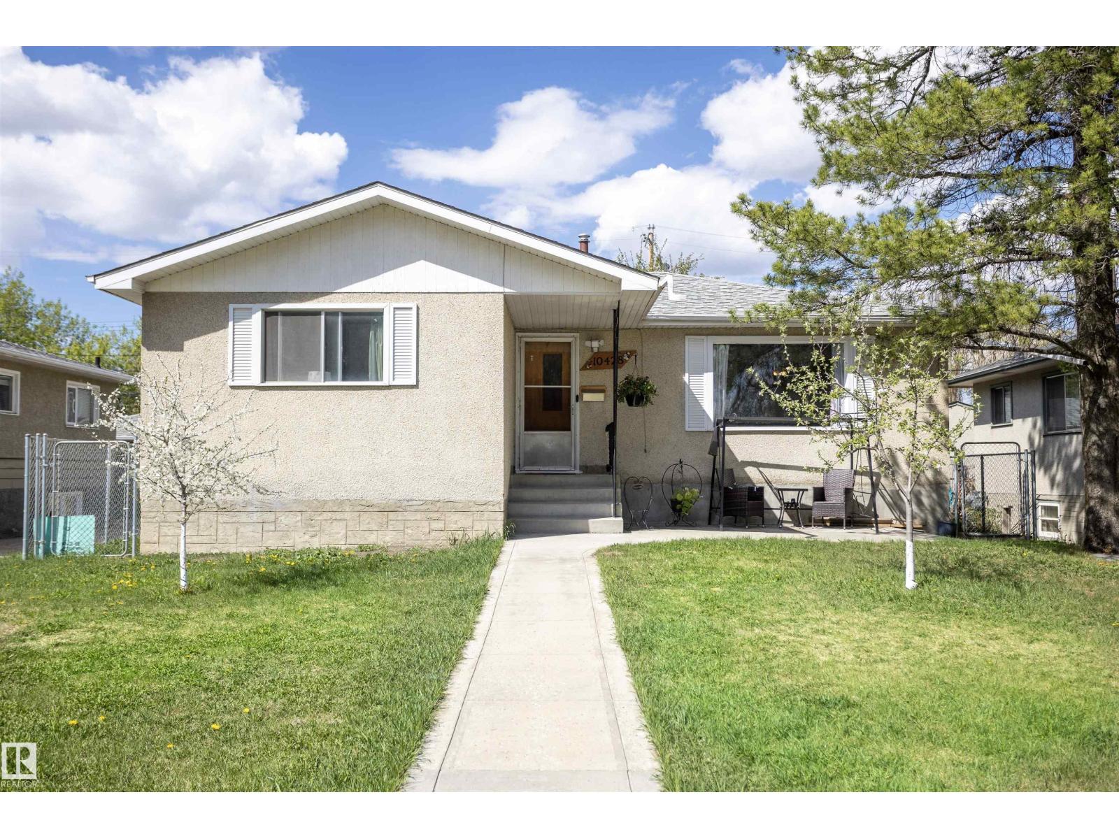 10428 68 Avenue NW, Edmonton, AB, T6H2A9