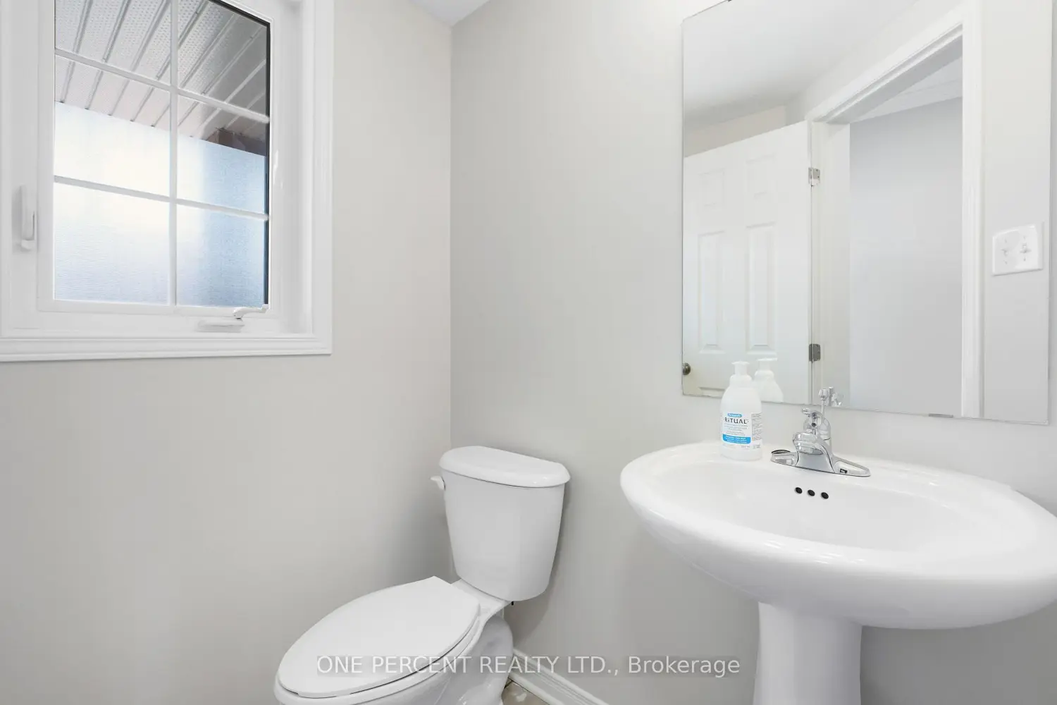 209 Rolling Meadow Crescent photo 4