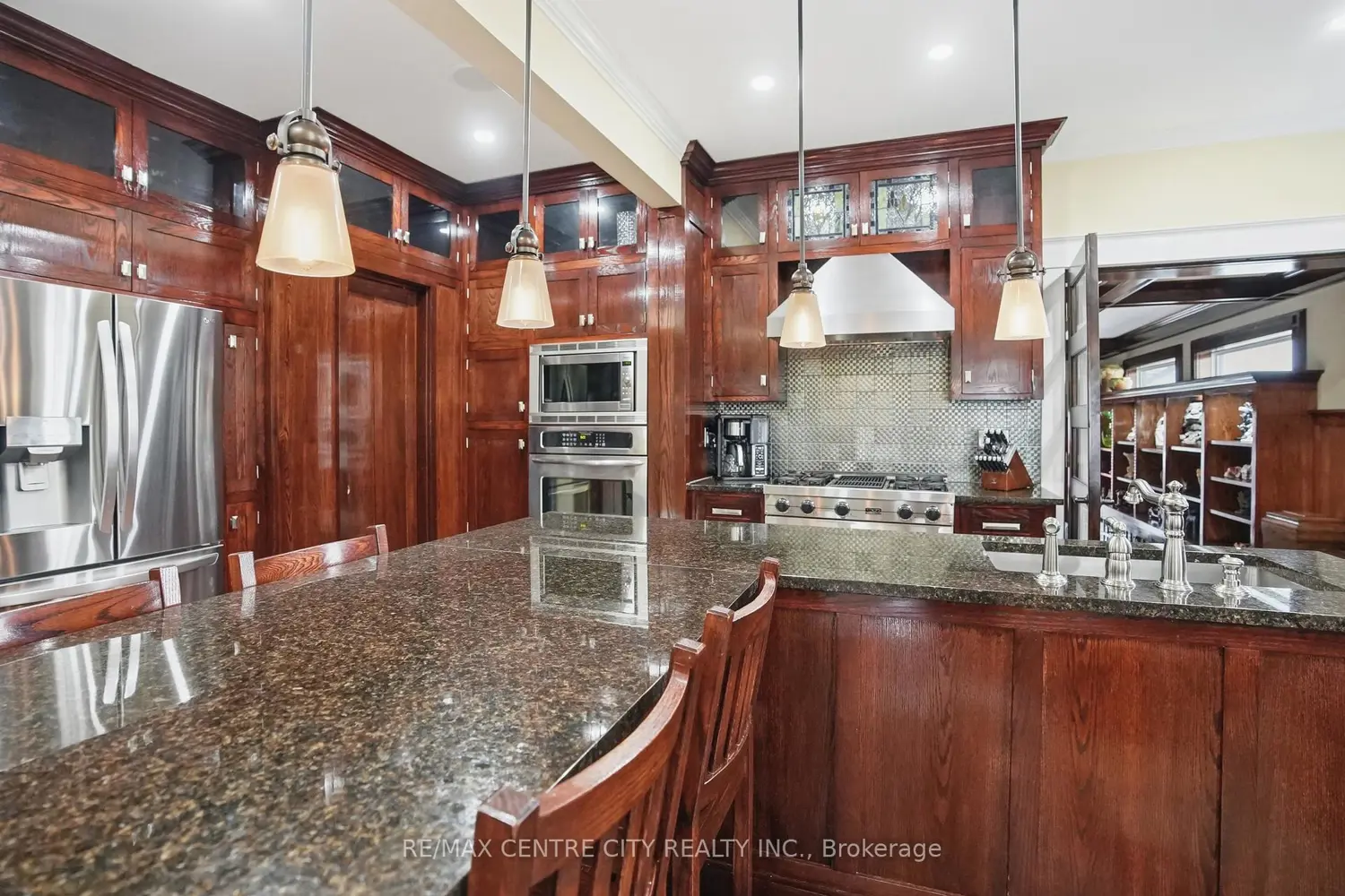 441 Woodman Avenue photo 5
