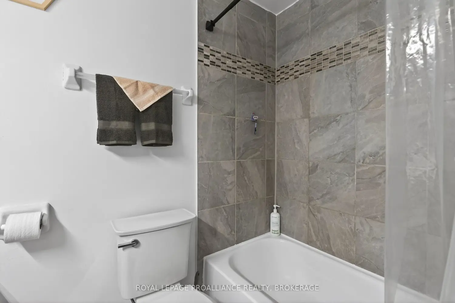 Additional image 10 of 1402 Thornwood Crescent