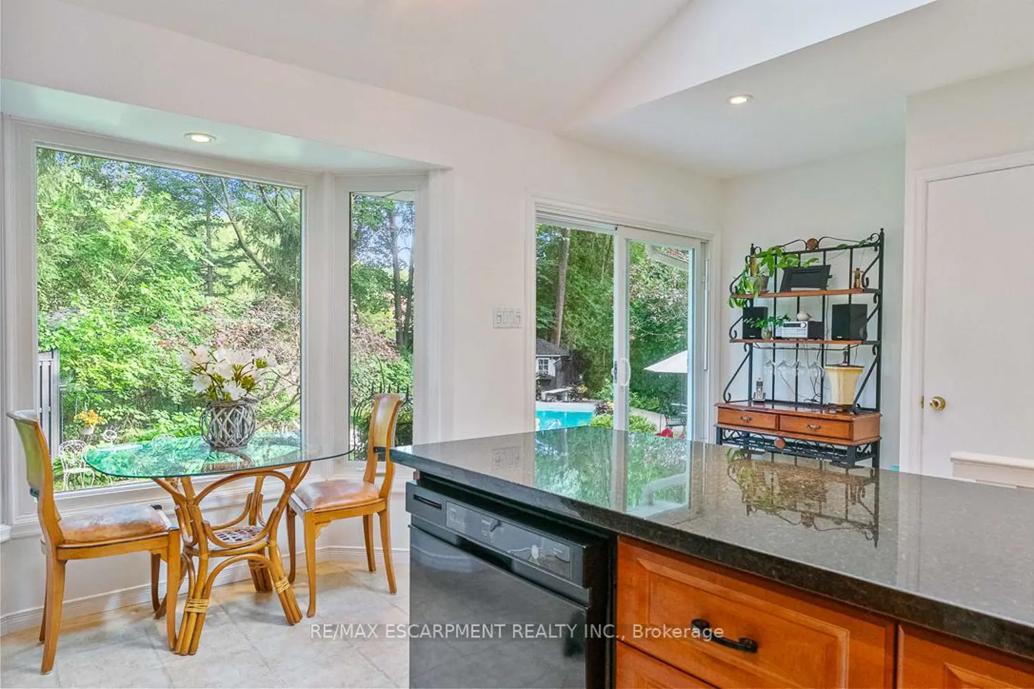 Additional image 6 of 1373 Queen Victoria Avenue