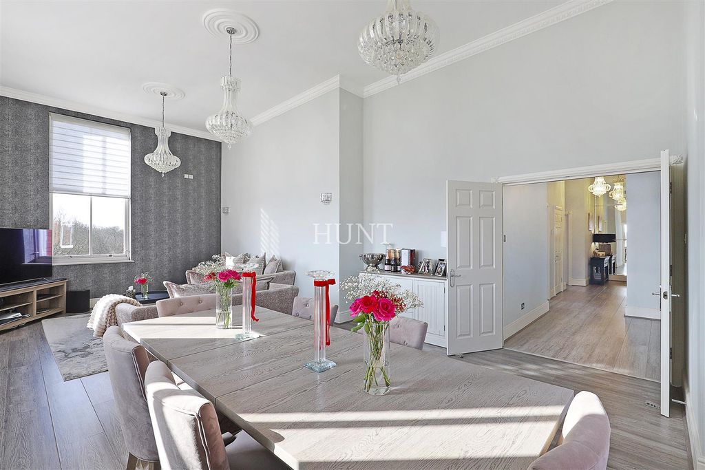 Additional image 5 of 2 bed flat to rentBrandesbury Square, Repton Park, Woodford Green, Essex IG8