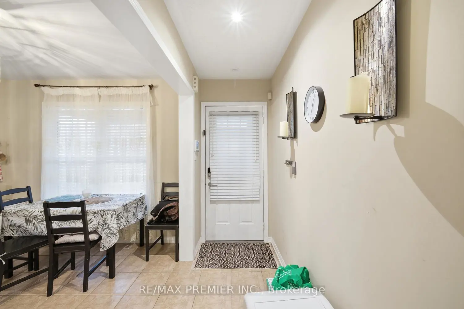 922 Hepburn Road photo 5