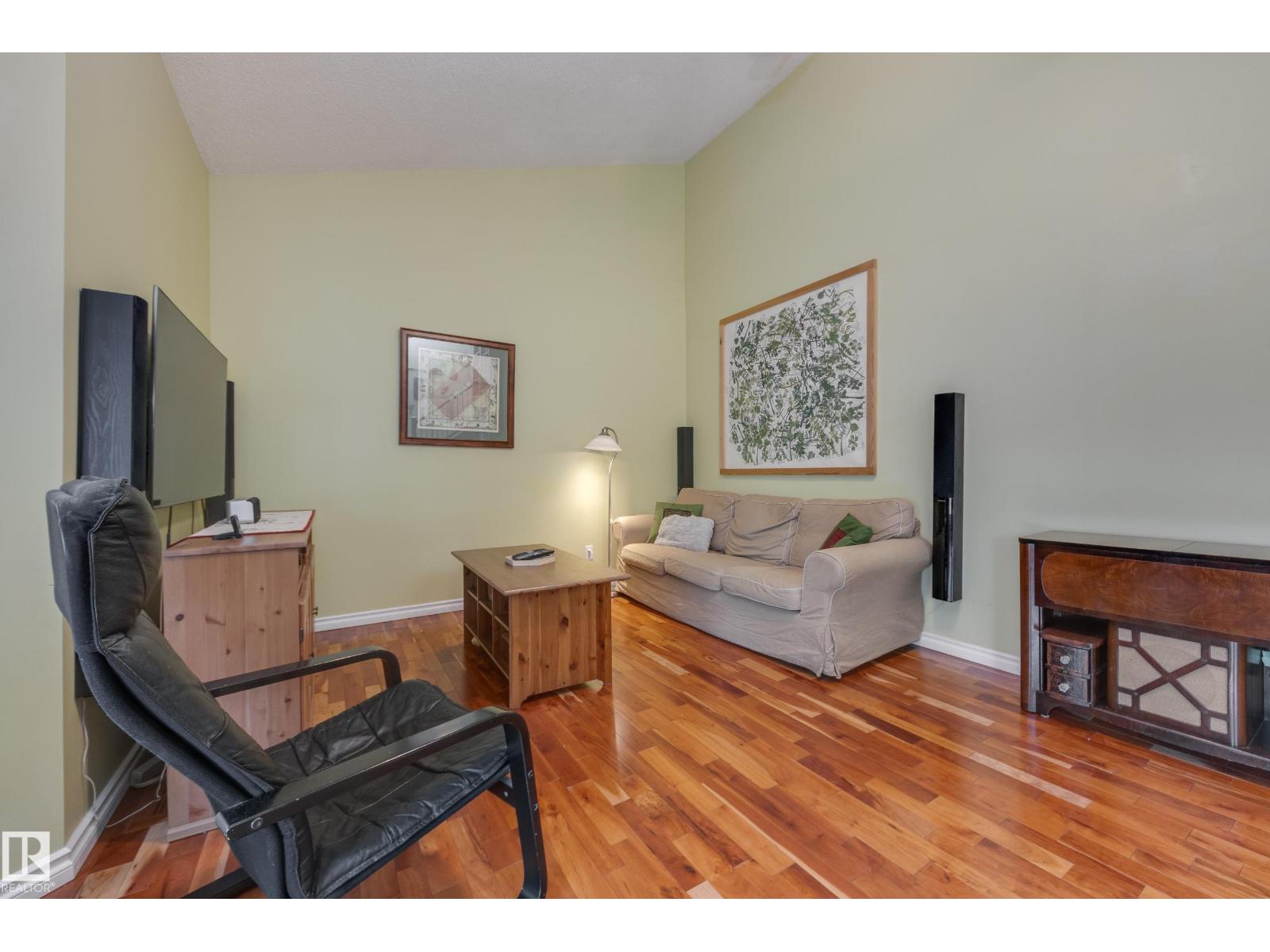 Additional image 5 of 9327 75 Avenue NW, Edmonton, AB, T6E1H3