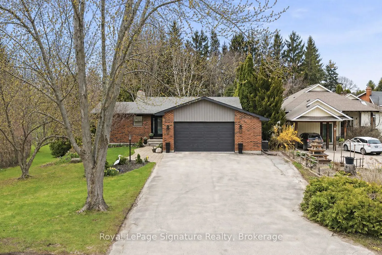 98 Moore Crescent