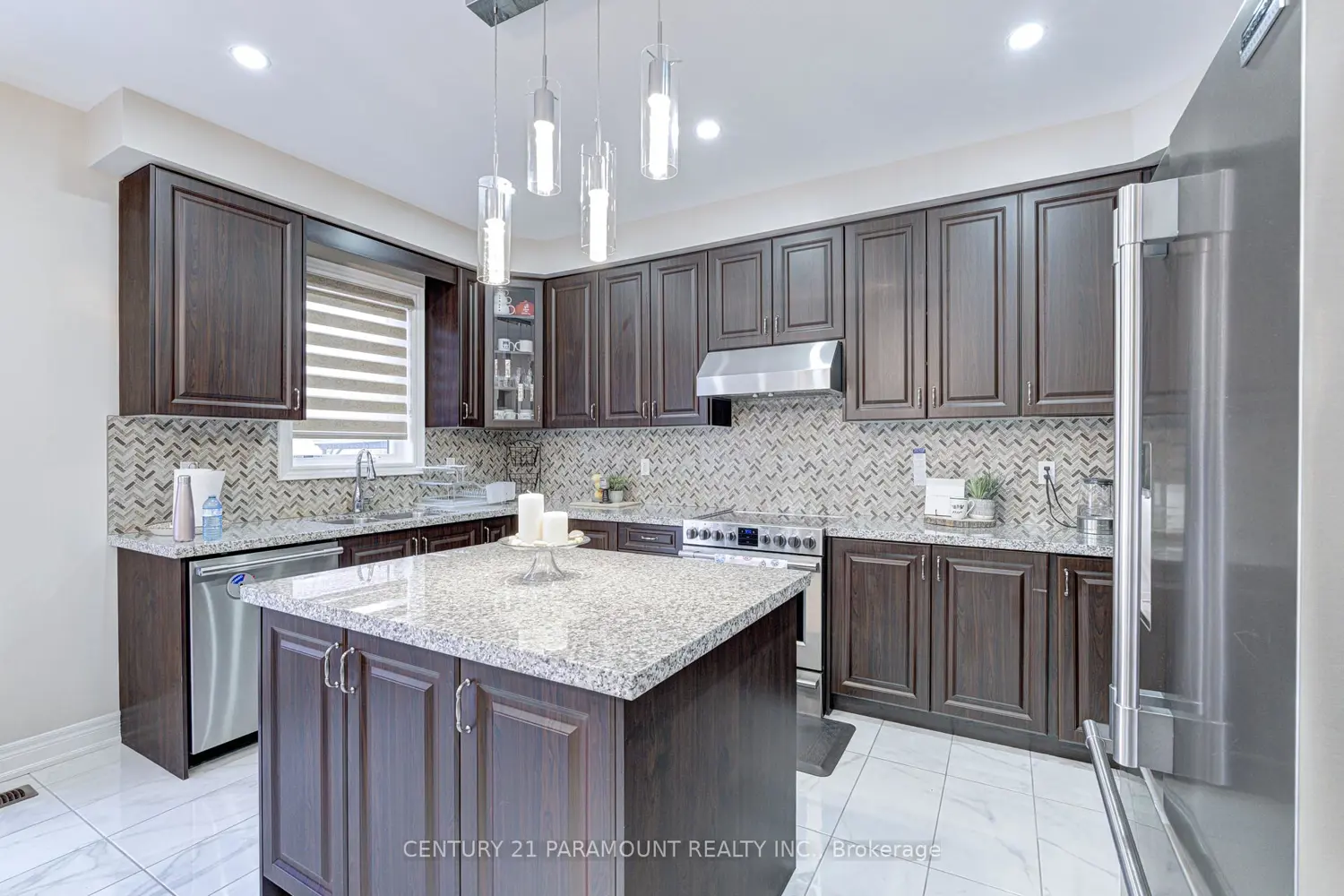 Additional image 3 of 563 Dougall Avenue