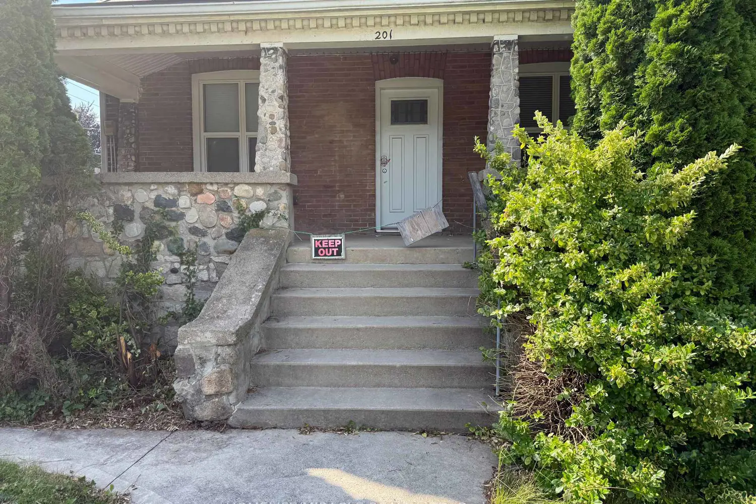 201 Grand Avenue photo 2