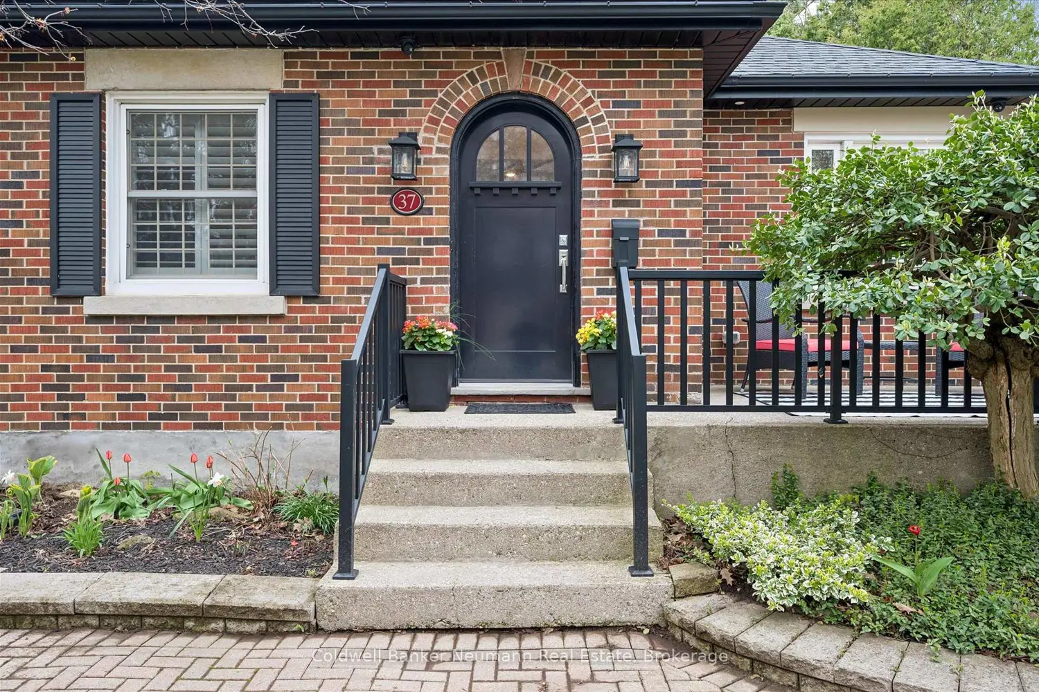 37 Parkholm Avenue photo 2