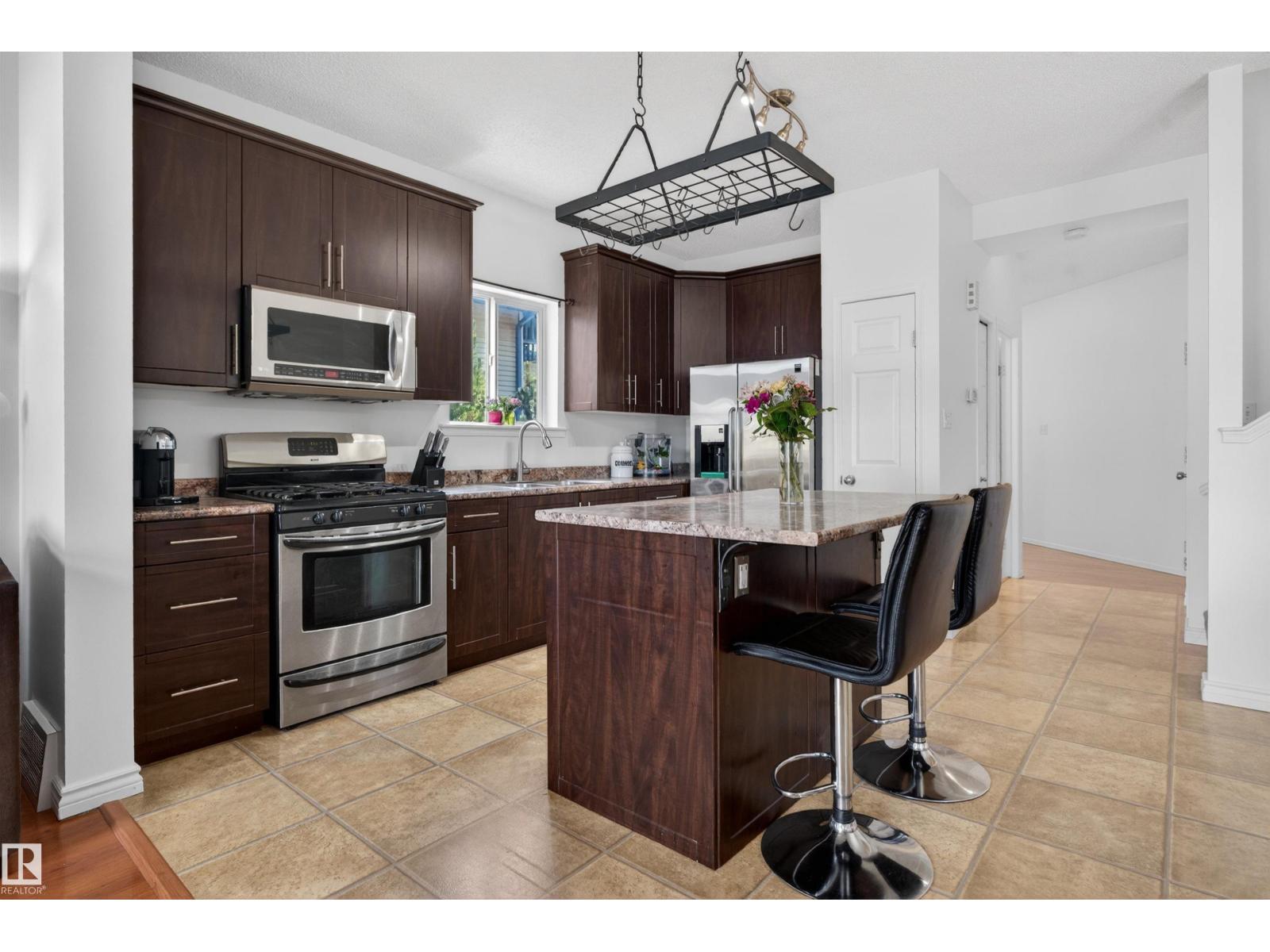 9014 166 Avenue NW, Edmonton, AB, T5Z3H5