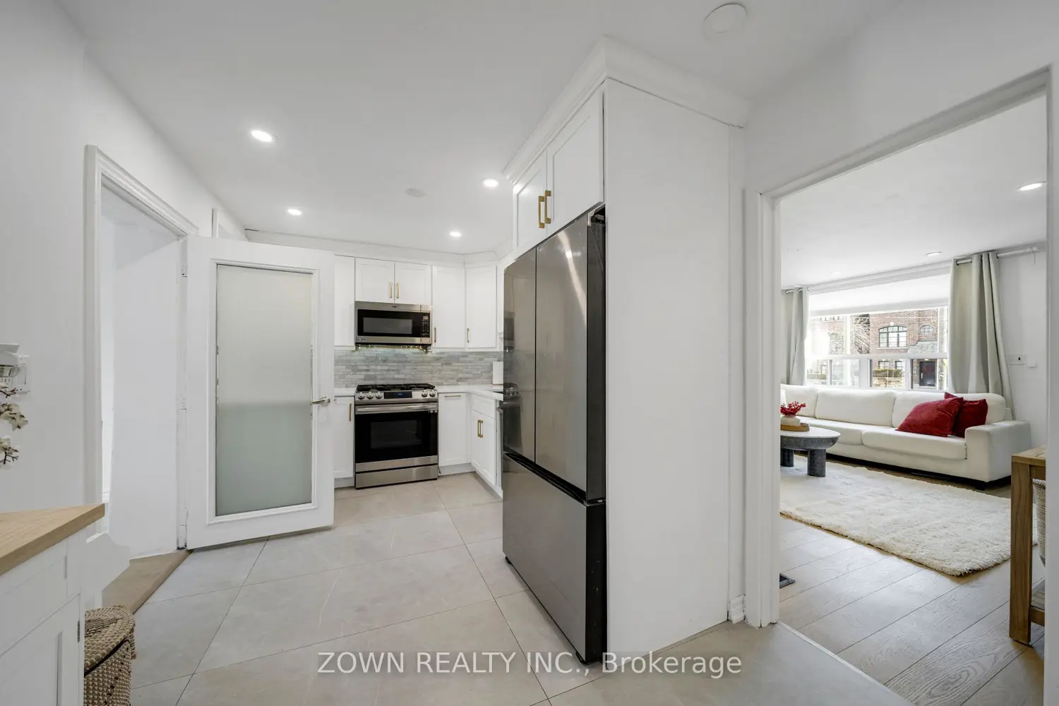 Additional image 3 of 8312 Kipling Avenue