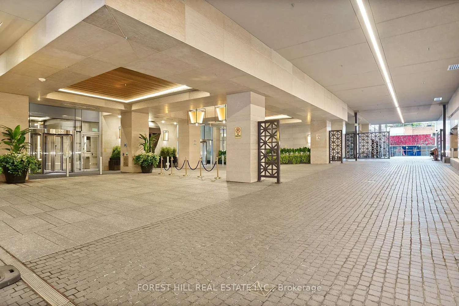 Additional image 20 of 155 Yorkville Avenue 2917