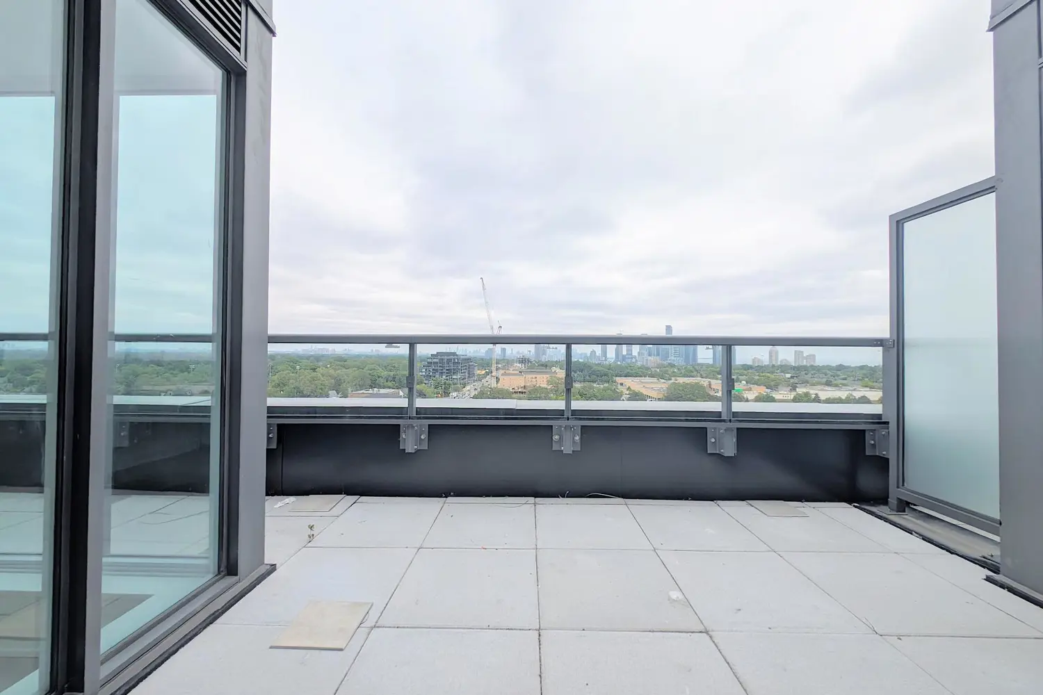 Additional image 15 of 859 The Queensway 910