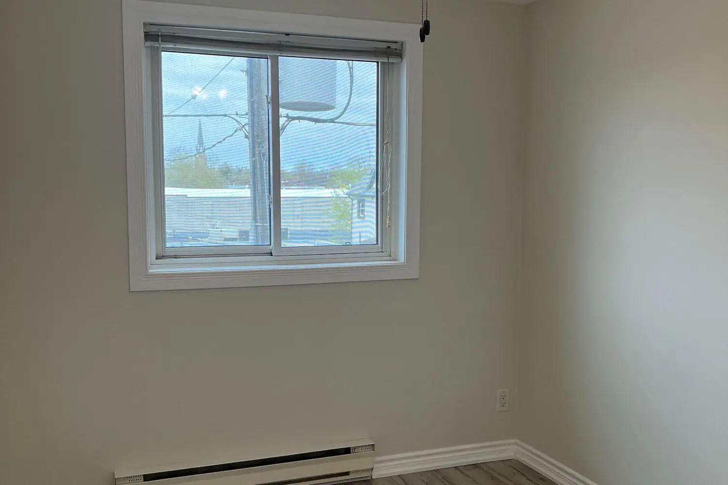 Additional image 11 of 4692 Crysler Avenue 302