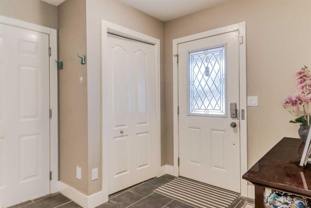 Additional image 5 of 100 Royal Birch Crescent NW, Calgary, AB, T3G 5N8