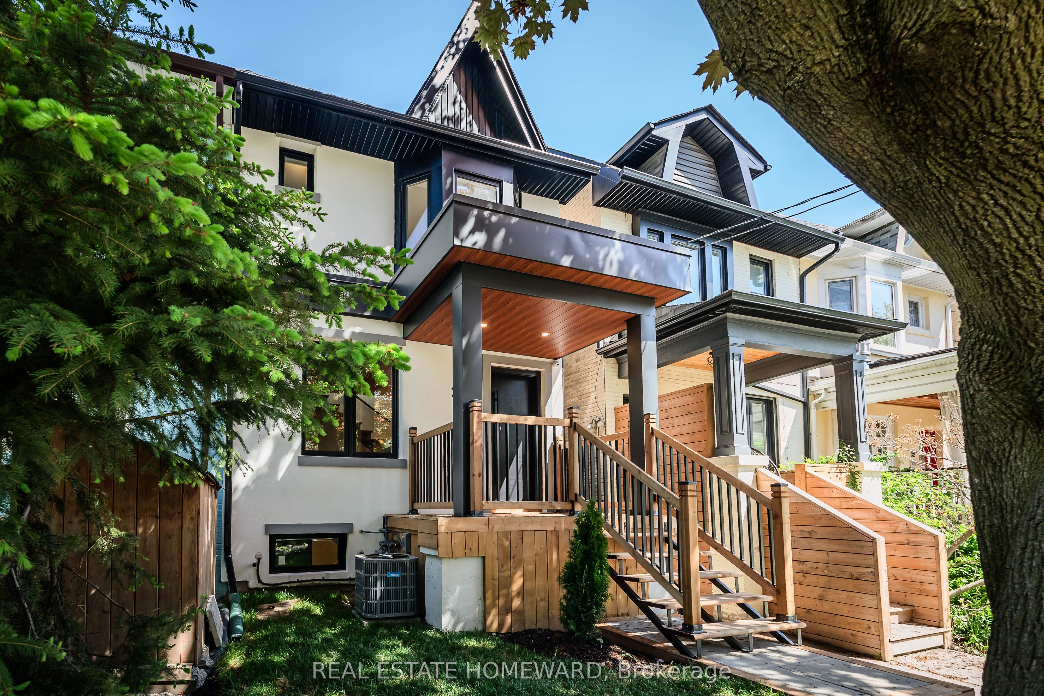 28 Richard Avenue, Toronto, ON, M4L 1W9