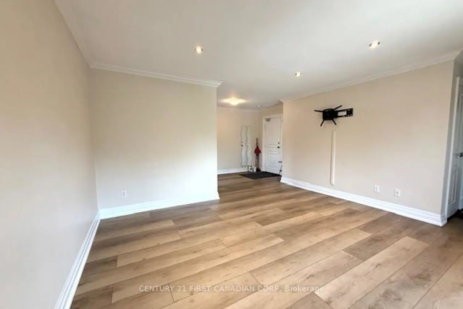 Additional image 9 of 570 William Street 401