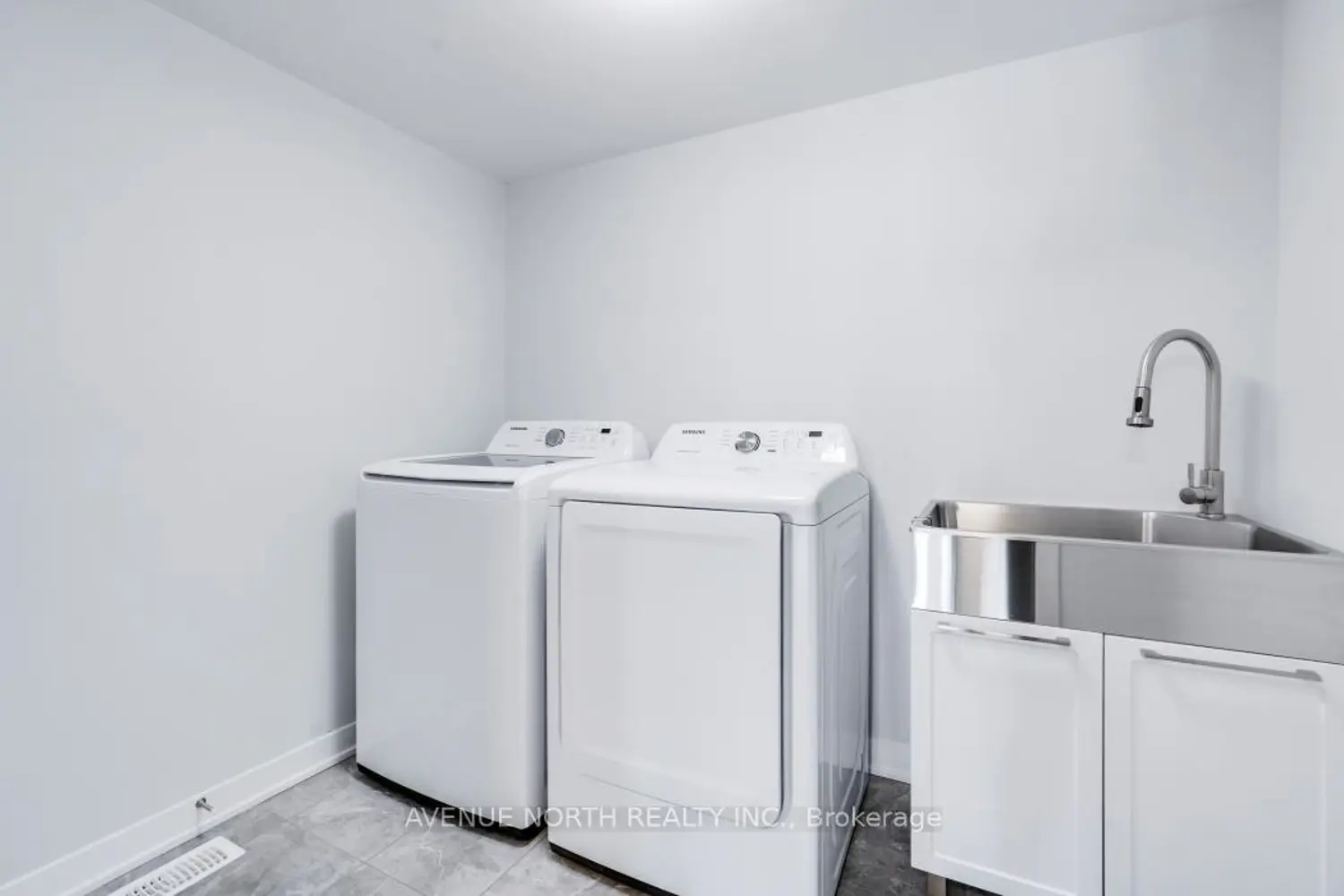 Additional image 3 of 702 Hydrus Private