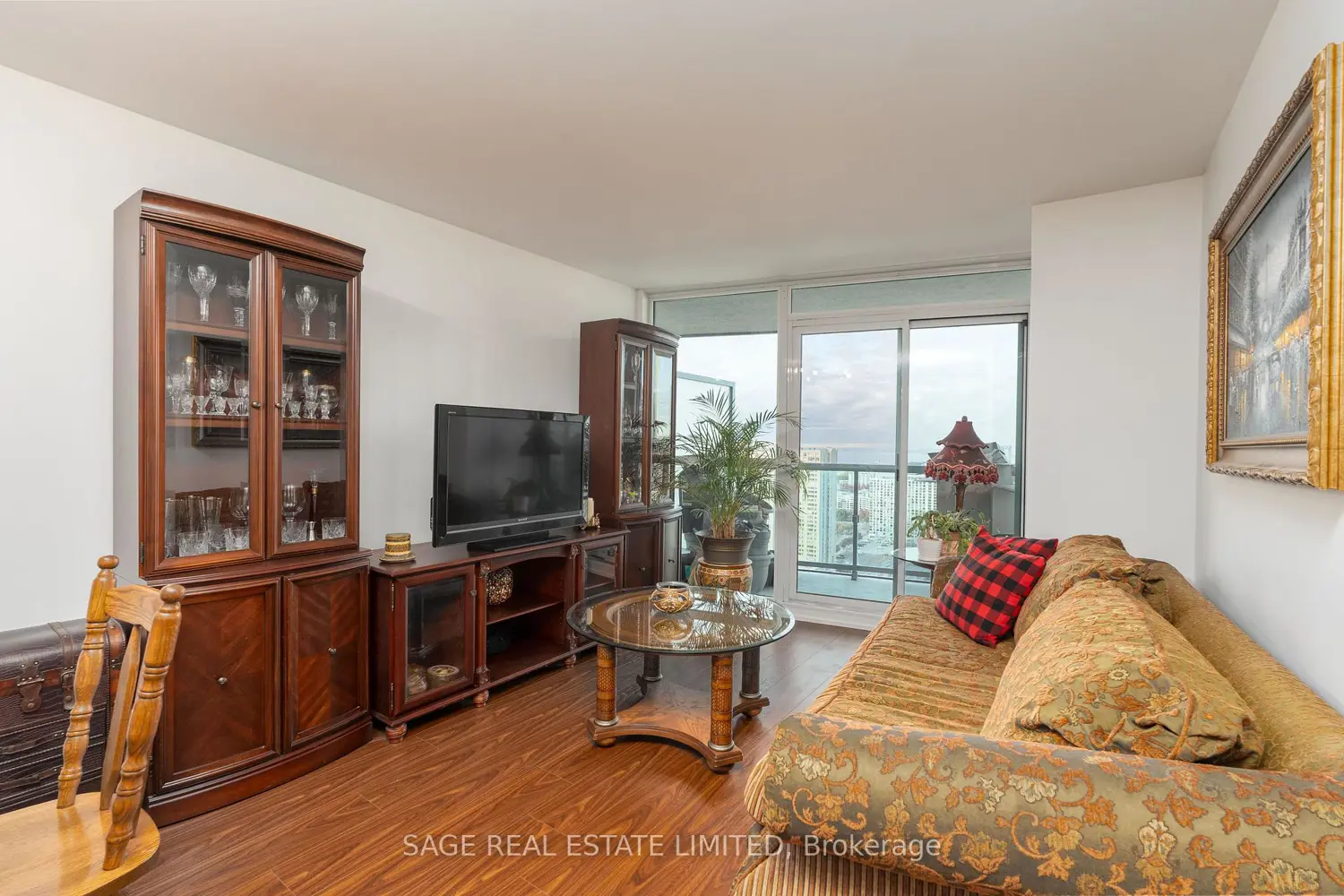 Additional image 5 of 19 Grand Trunk Crescent 3712