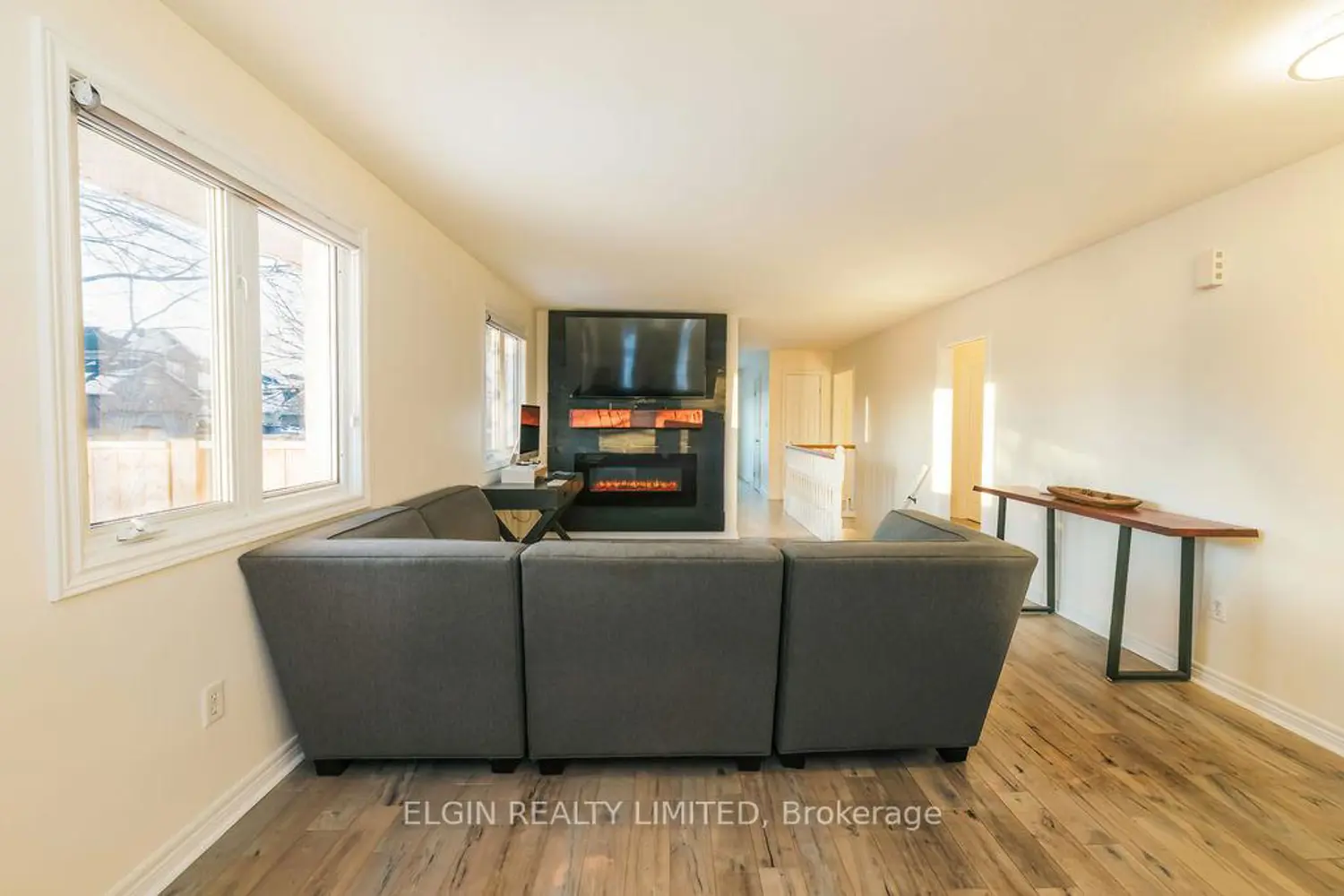 599 Wellington Street photo 3