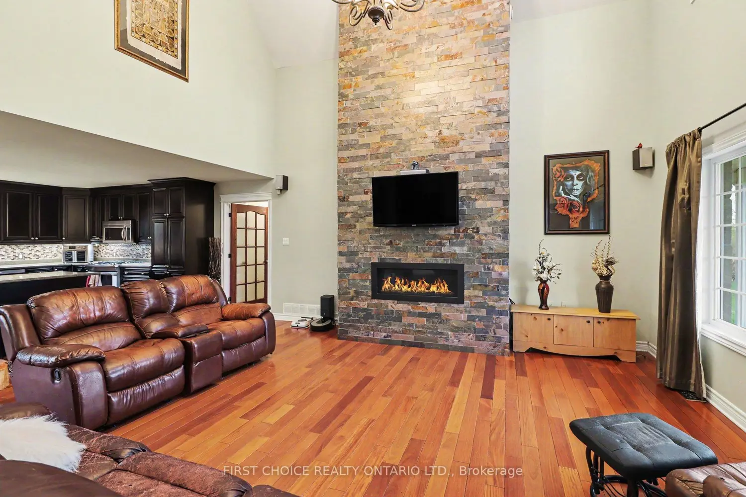 200 Hughson Place photo 2