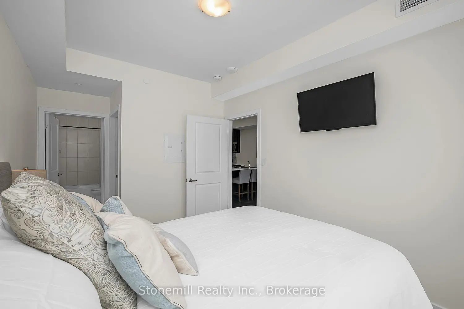 Additional image 15 of 450 Dundas Street 701