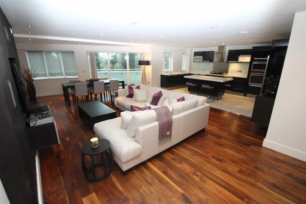 Additional image 3 of 3 bed flat to rentCornhill, Park Road, Bowdon WA14