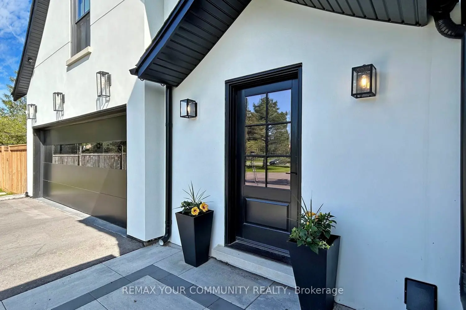 557 Aintree Drive photo 4