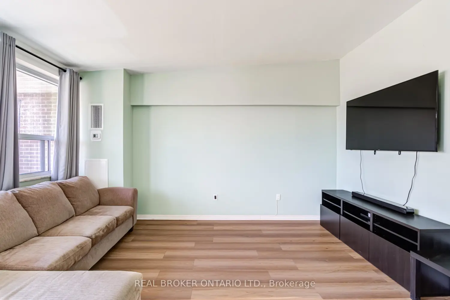 Additional image 4 of 4060 Lawrence Avenue 402