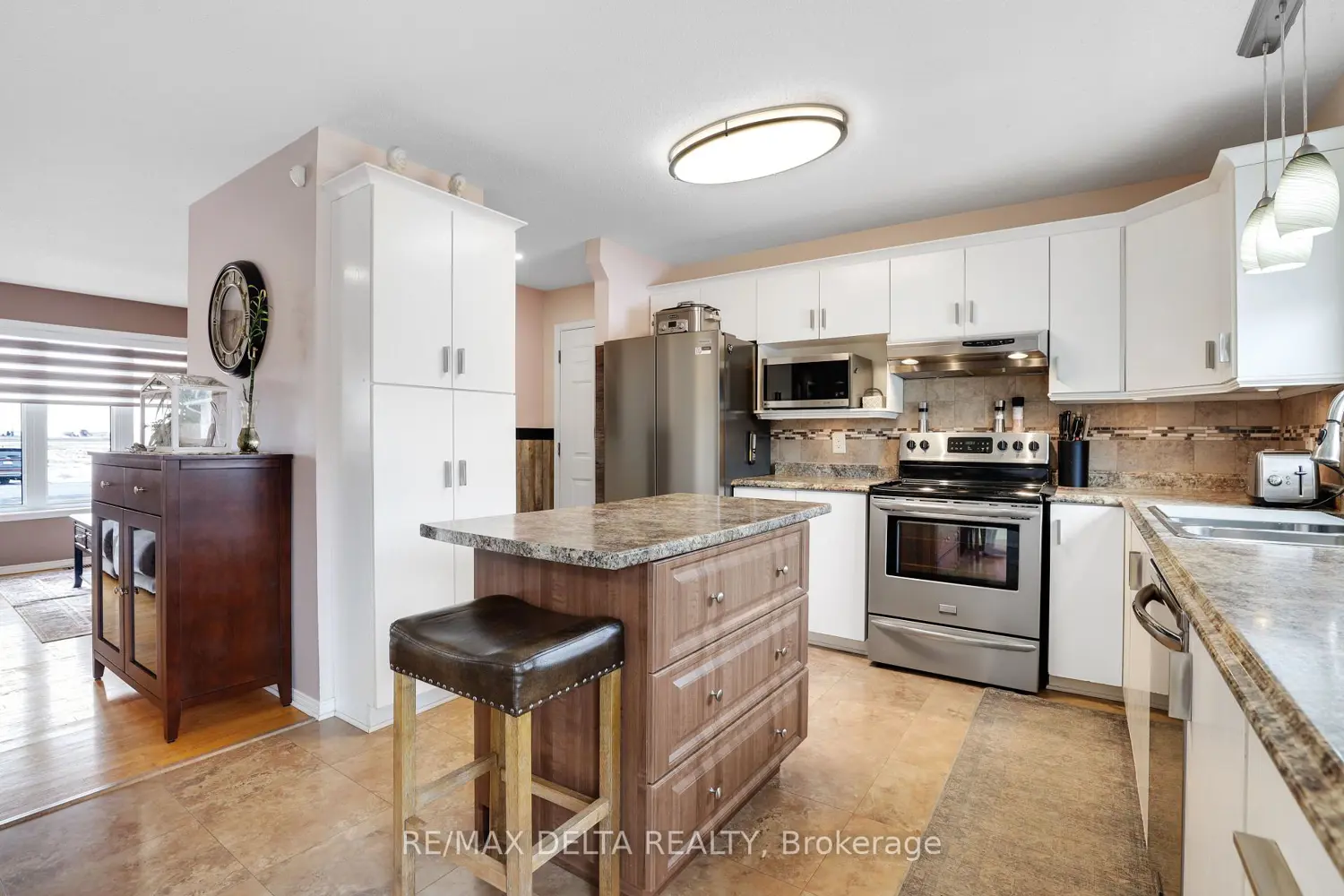 2031 Devine Road photo 3