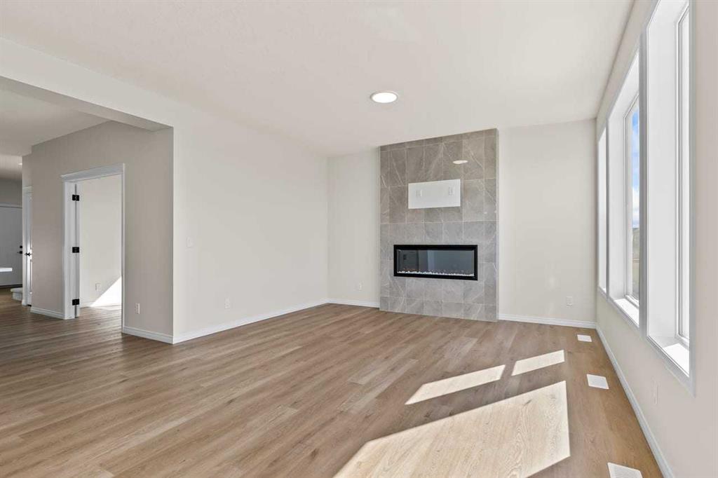 Additional image 3 of 127 Corner Glen Grove NE, Calgary, AB, T3N 2S3