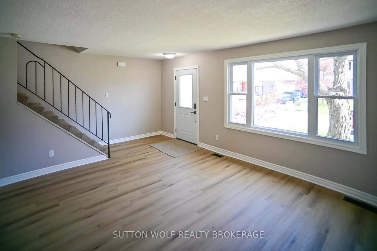 190 Southfield Drive photo 4